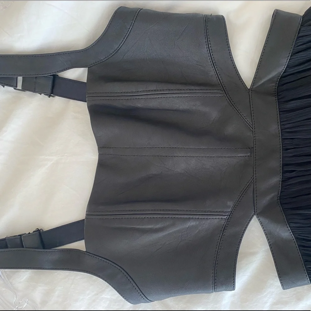 Alice + Olivia size 6 black dress - Picture 3 of 5